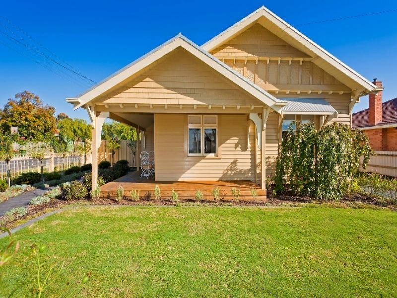 21 Armstrong Street, Colac VIC 3250