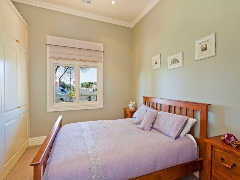 21 Armstrong Street, Colac VIC 3250