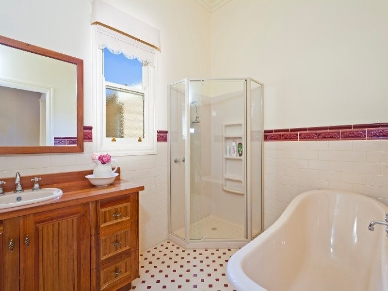 21 Armstrong Street, Colac VIC 3250