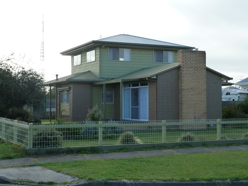 13 Carr Street, Colac VIC 3250