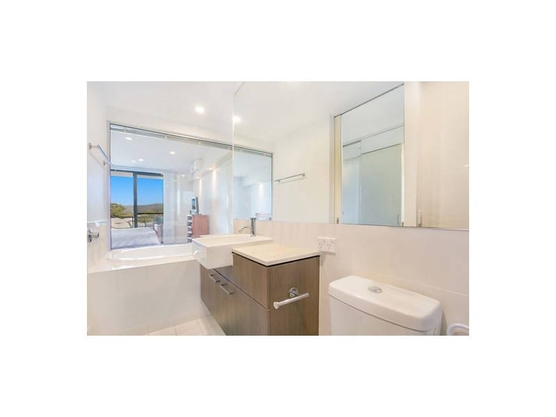 21/305 Easthill Drive, Robina QLD 4226