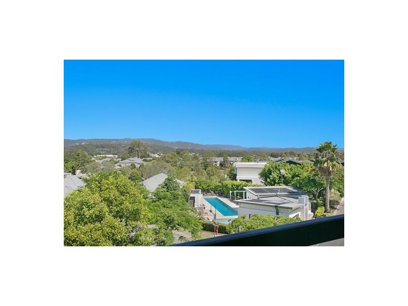 21/305 Easthill Drive, Robina QLD 4226
