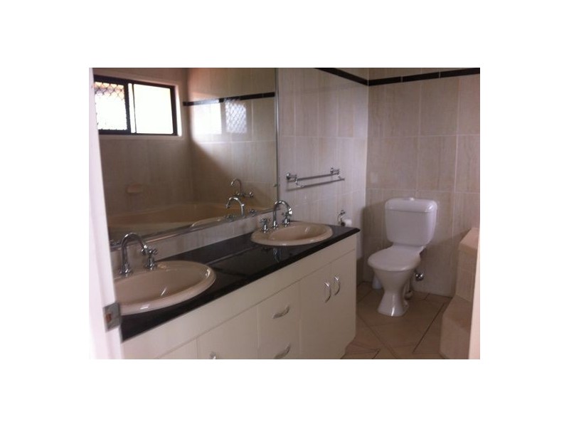 2/18 Mulgrave Cres, Varsity Lakes QLD 4227