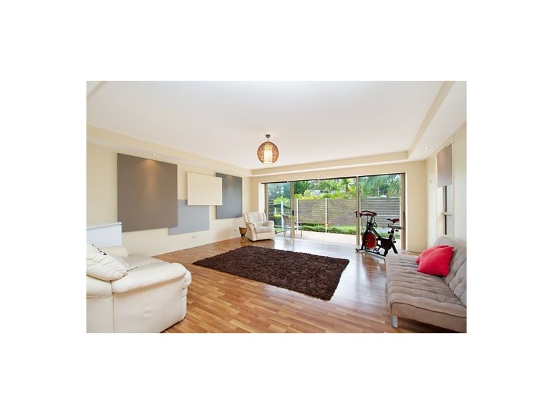37 Renfrew Drive, Highland Park QLD 4211