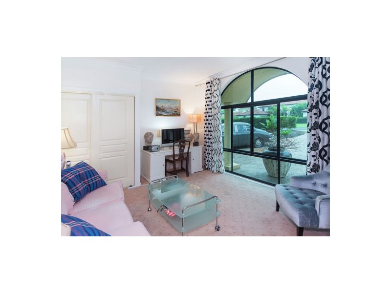 3152 Riverleigh Drive, Hope Island QLD 4212