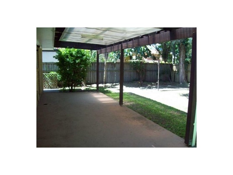 6a Albion Avenue, Miami QLD 4220