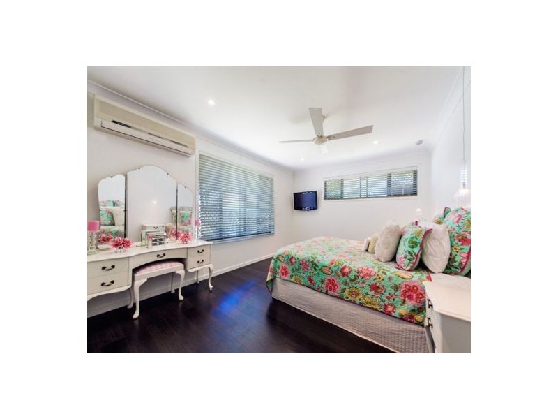 131 Treeview Drive, Burleigh Waters QLD 4220