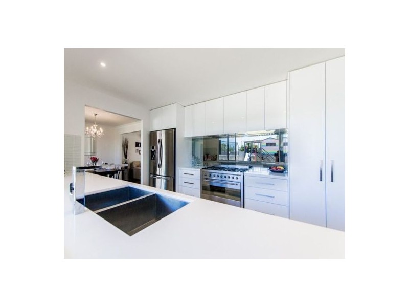 131 Treeview Drive, Burleigh Waters QLD 4220