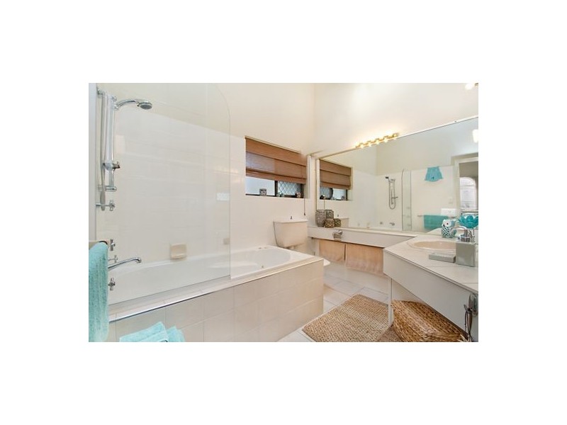 19 Gregory Drive, Carrara QLD 4211