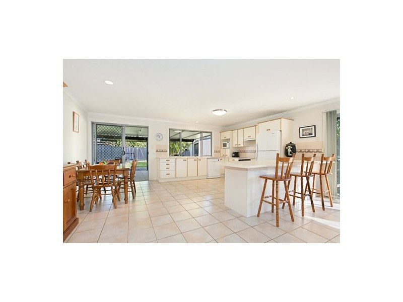 4 Jade Stone Crt, Carrara QLD 4211