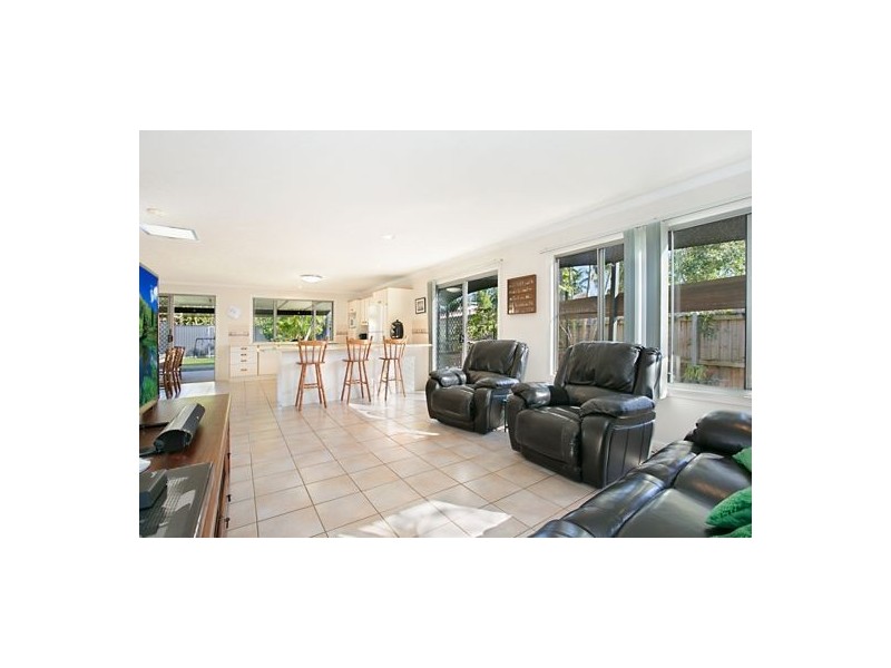 4 Jade Stone Crt, Carrara QLD 4211