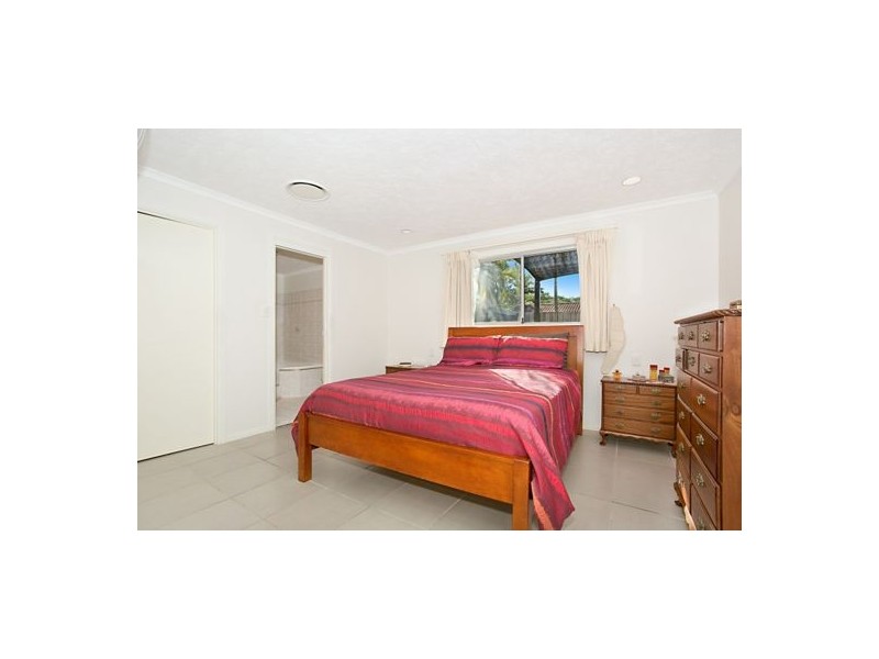 4 Jade Stone Crt, Carrara QLD 4211