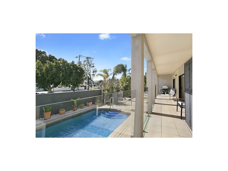 56 T E Peters Dve, Broadbeach Waters QLD 4218
