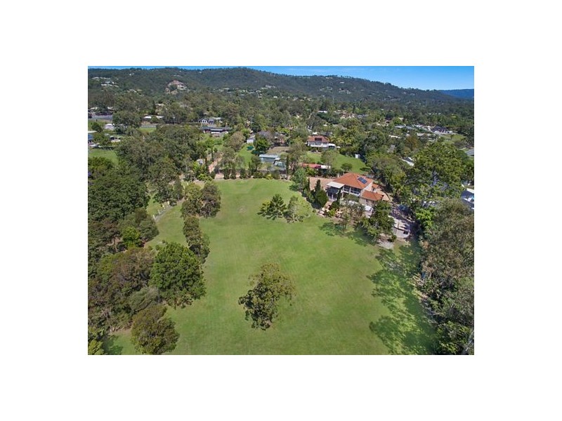 11 Vince Hinde Drive, Worongary QLD 4213