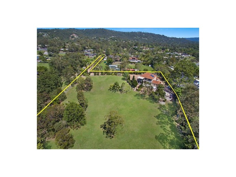 11 Vince Hinde Drive, Worongary QLD 4213