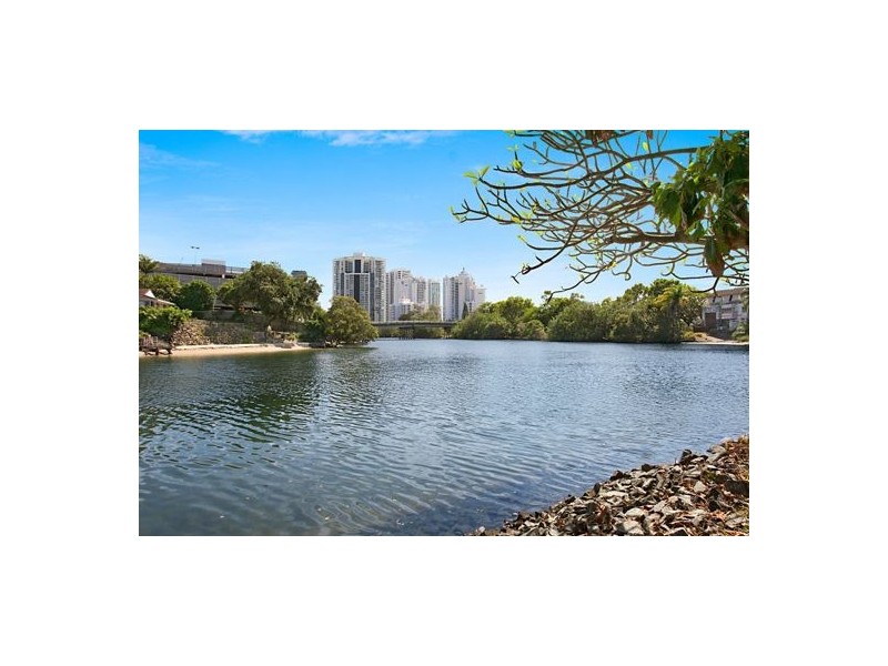 2/31 Surfers Avenue, Mermaid Waters QLD 4218