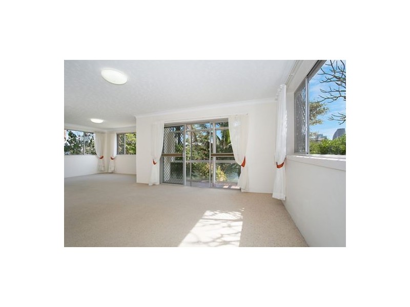 2/31 Surfers Avenue, Mermaid Waters QLD 4218