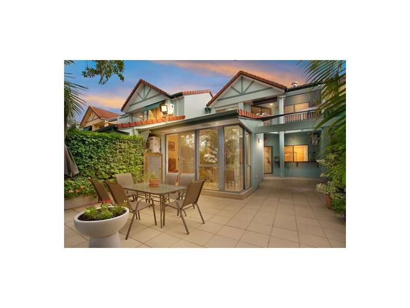 Villa 4 Portsmouth 125 Santa Cruz Boulevard, Clear Island Waters QLD 4226