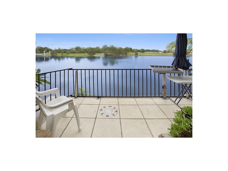 Villa 4 Portsmouth 125 Santa Cruz Boulevard, Clear Island Waters QLD 4226