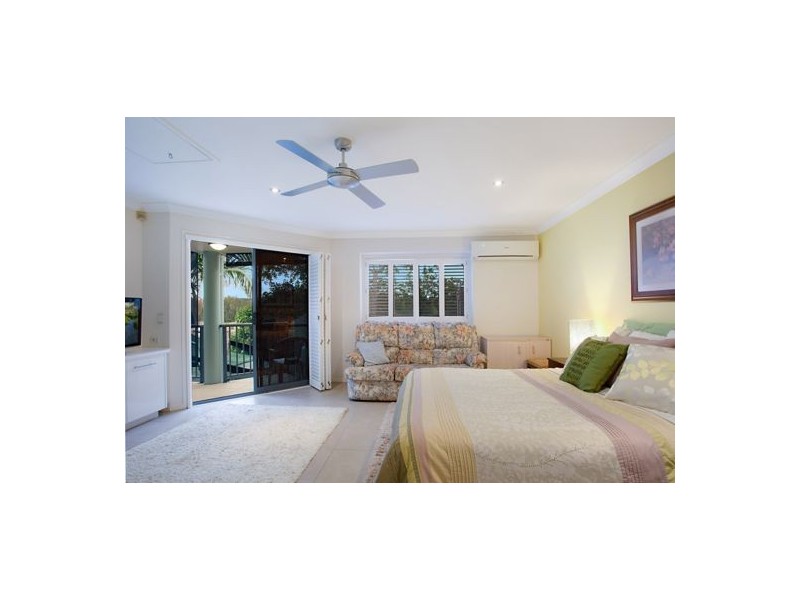 Villa 4 Portsmouth 125 Santa Cruz Boulevard, Clear Island Waters QLD 4226