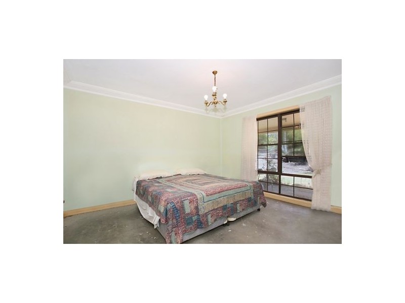 4 Russell Road, Gaven QLD 4211