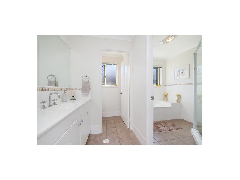 9 Massachusetts Court, Varsity Lakes QLD 4227