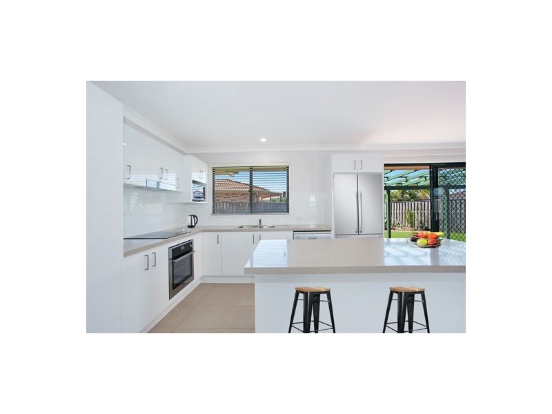 9 Magpie Court, Burleigh Waters QLD 4220