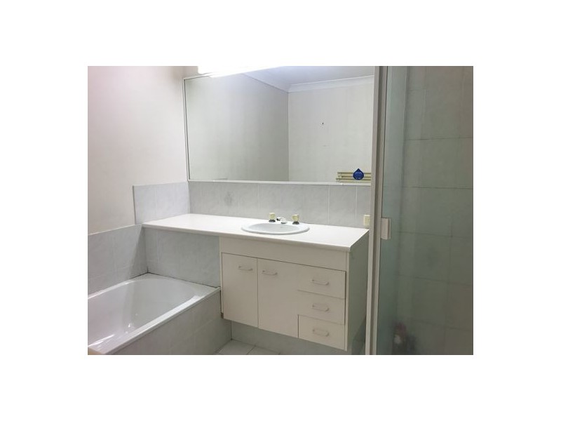 2/32 Binstead drive, Southport QLD 4215