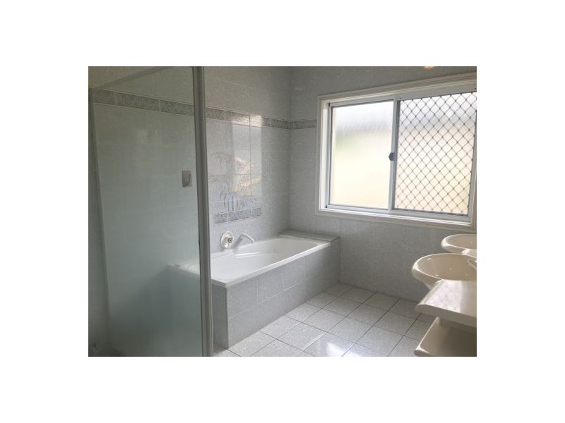 6 Key Largo, Clear Island Waters QLD 4226