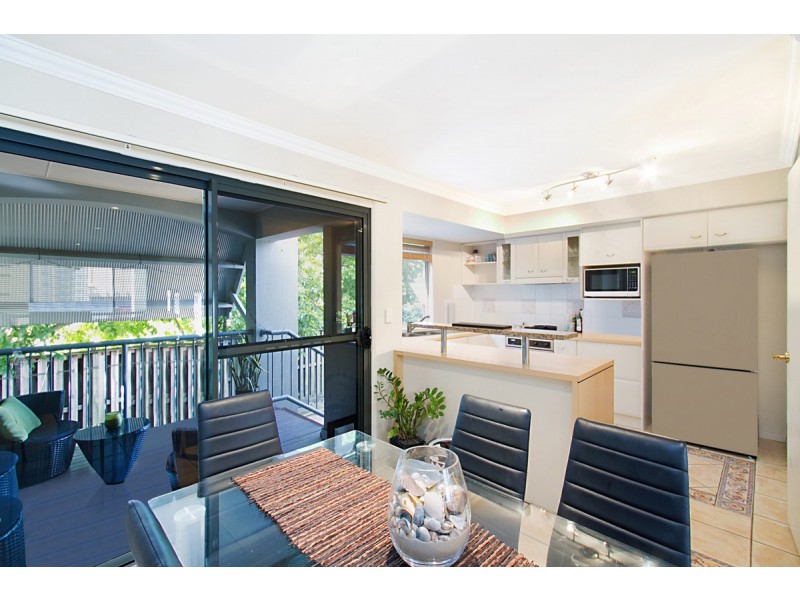 21/20 Fairway Drive, Clear Island Waters QLD 4226