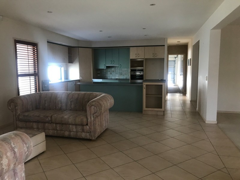 16 Straite Drive, Robina QLD 4226