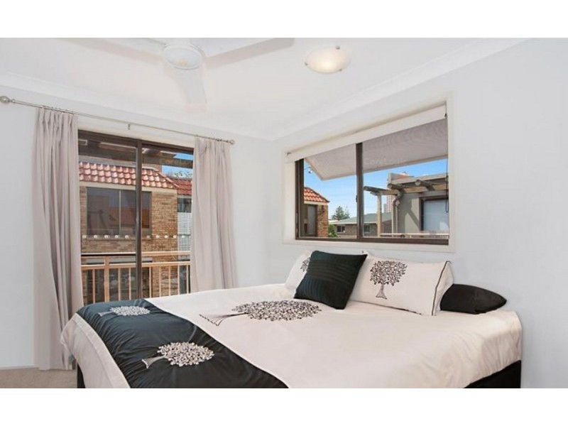 2/8 Saint Kilda Avenue, Broadbeach QLD 4218