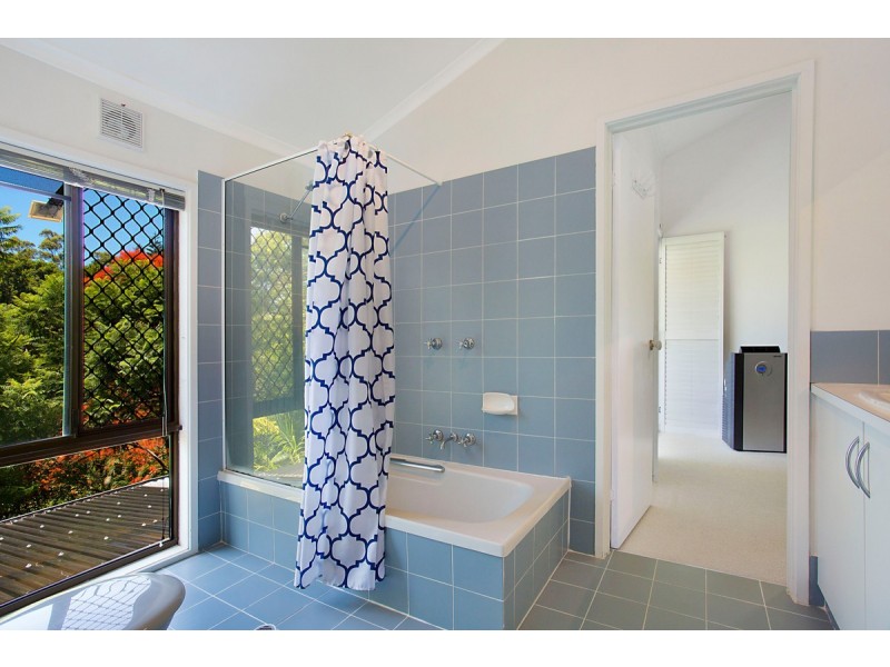 14 Ladds Ridge Road, Burleigh Heads QLD 4220