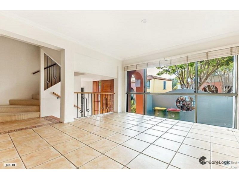 34/20 Fairway Drive, Clear Island Waters QLD 4226