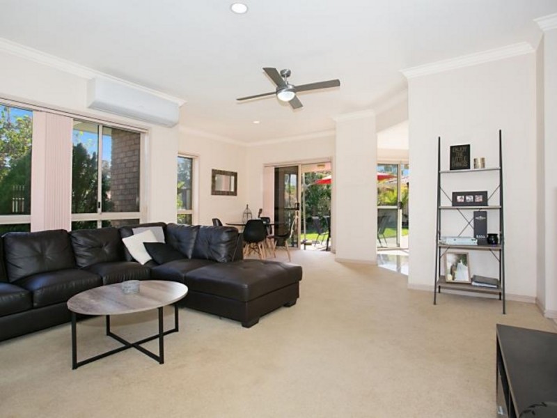 2 Ashwood Court, Robina QLD 4226