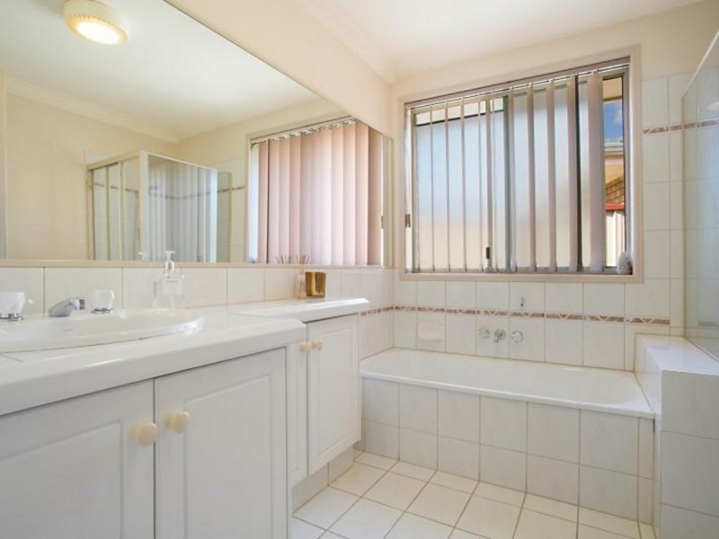 2 Ashwood Court, Robina QLD 4226