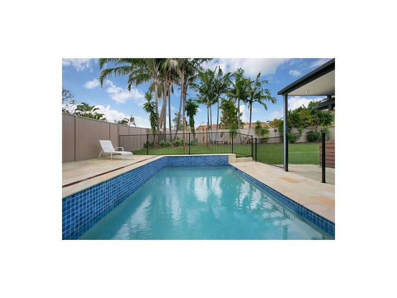 16 Nunawading Court, Robina QLD 4226