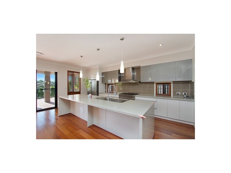 5 Elizabeth Crescent, Varsity Lakes QLD 4227