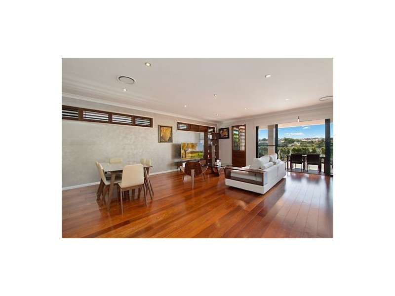 5 Elizabeth Crescent, Varsity Lakes QLD 4227
