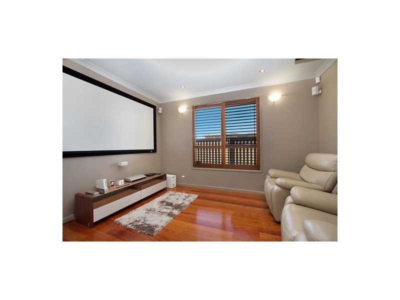 5 Elizabeth Crescent, Varsity Lakes QLD 4227