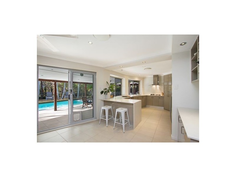 4 Pinnacle Ct, Robina QLD 4226