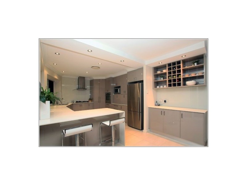 4 Pinnacle Ct, Robina QLD 4226