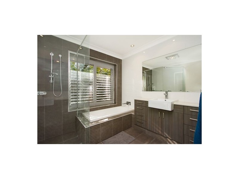 4 Pinnacle Ct, Robina QLD 4226