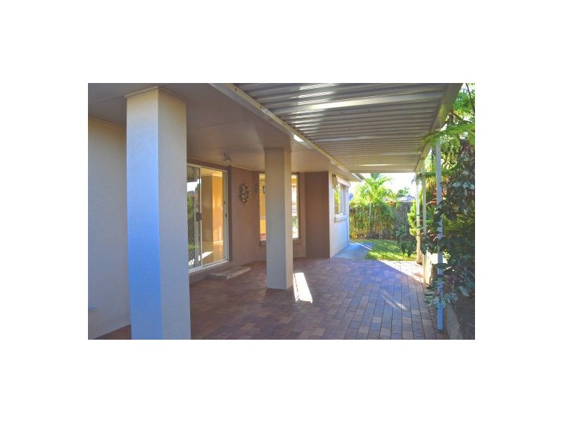 8 Resort Dr, Robina QLD 4226