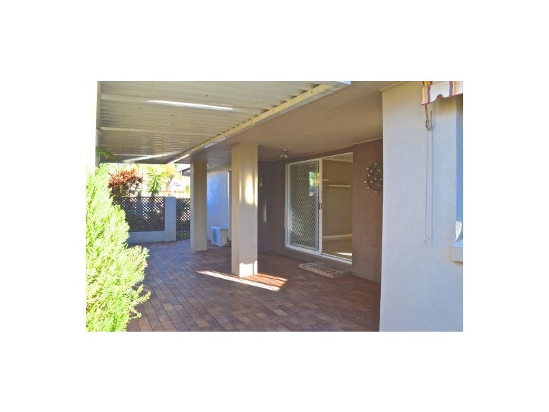 8 Resort Dr, Robina QLD 4226