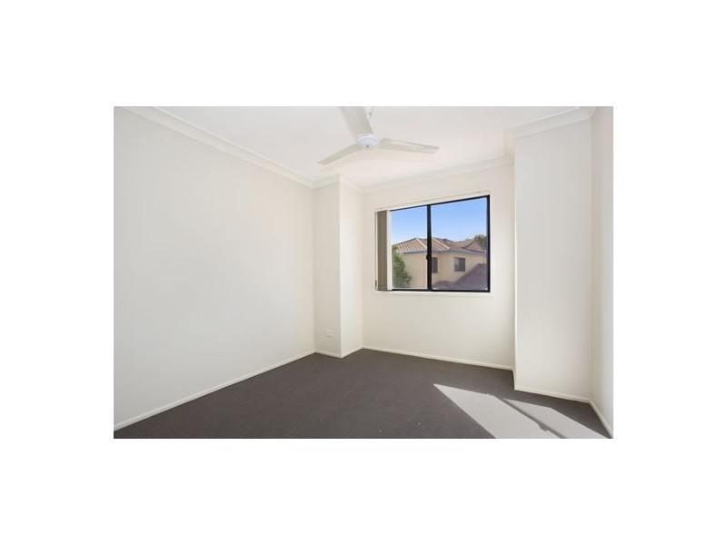 1/2 CONCORD CCT, Robina QLD 4226