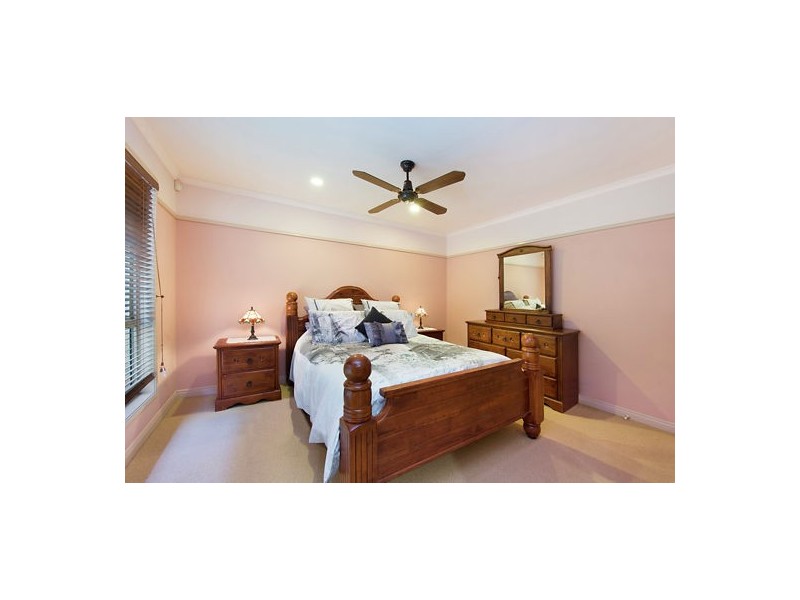64 THORNGATE DR, Robina QLD 4226