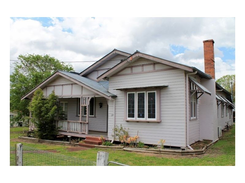 27 Lindsay Street, Woodenbong NSW 2476