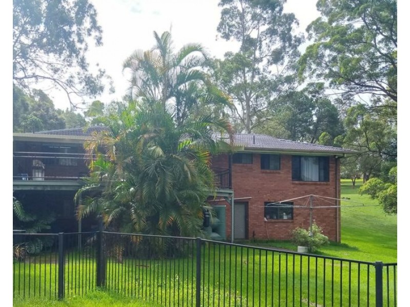 6 Manor Cr, Chilcotts Grass NSW 2480