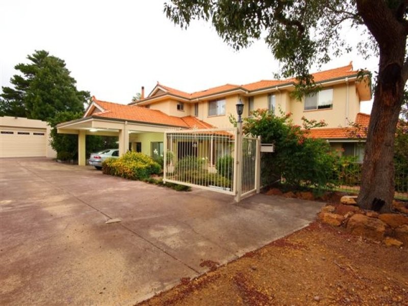 12 Crestview Crescent, Kalamunda WA 6076